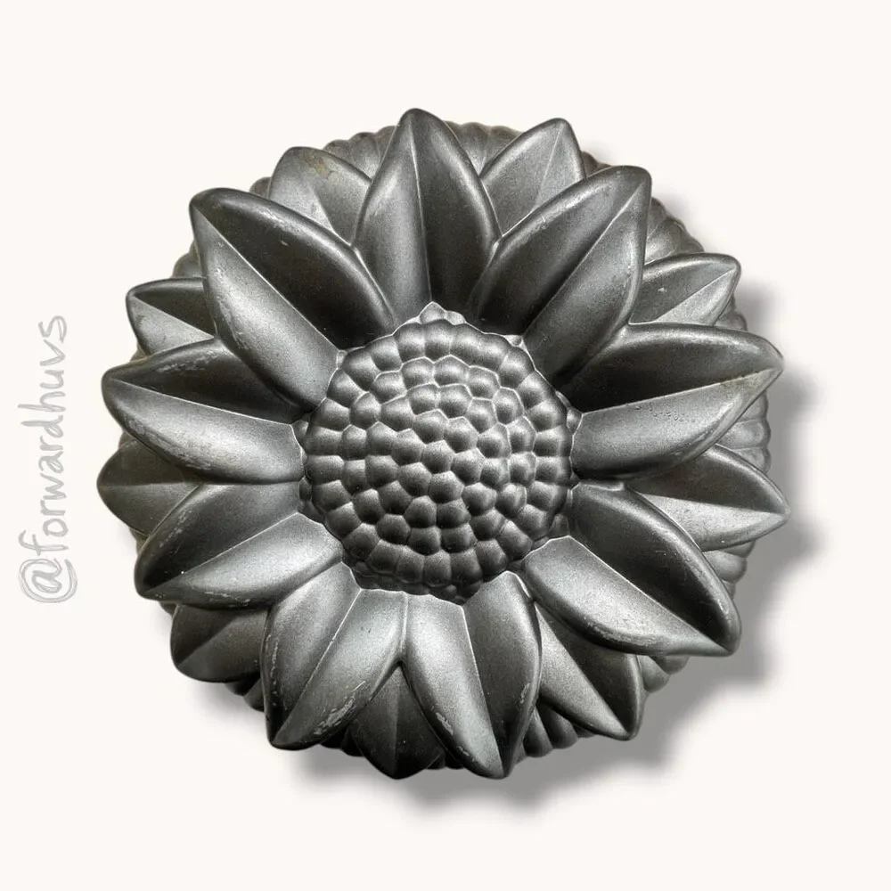 Nordic Ware Sunflower Bundt Cake Pan 10 Cup Cast Aluminum USA
